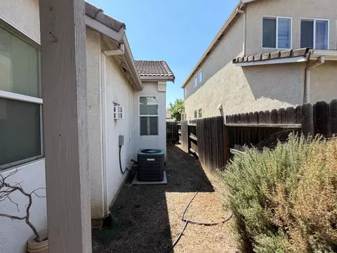 Exterior - 1347 Cliff Swallow Dr, Patterson, CA 95363 photo 3 of 5