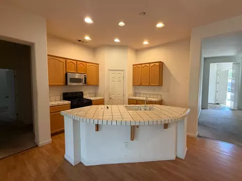 Kitchen - 1347 Cliff Swallow Dr, Patterson, CA 95363 photo 3 of 5