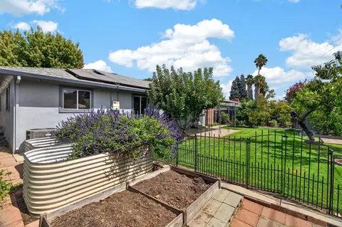 Exterior - 820 Park St, Lodi, CA 95240 photo 8 of 9