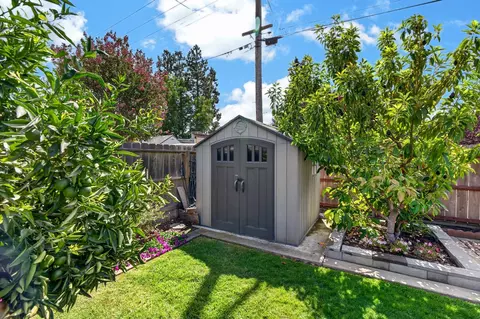 Exterior - 820 Park St, Lodi, CA 95240 photo 7 of 9