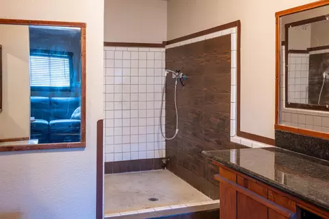 Bath - 3024 Dakota Ave, Modesto, CA 95358 photo 1 of 1