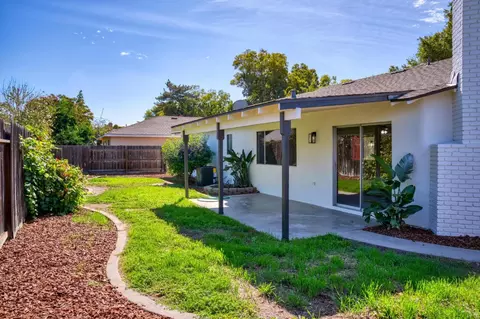 Exterior - 2801 Sapphire Dr, Modesto, CA 95355 photo 5 of 10