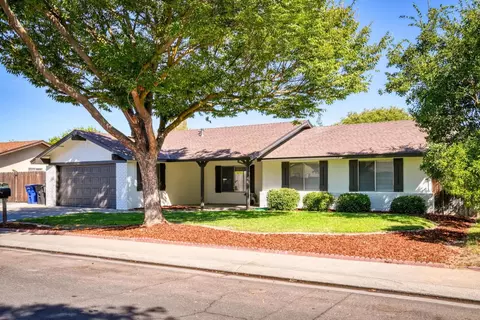 Exterior - 2801 Sapphire Dr, Modesto, CA 95355 photo 2 of 10