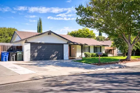 Exterior - 2801 Sapphire Dr, Modesto, CA 95355 photo 3 of 10
