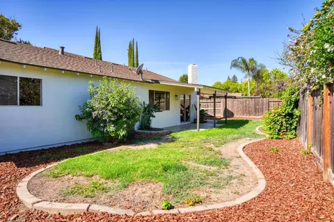 Exterior - 2801 Sapphire Dr, Modesto, CA 95355 photo 8 of 10