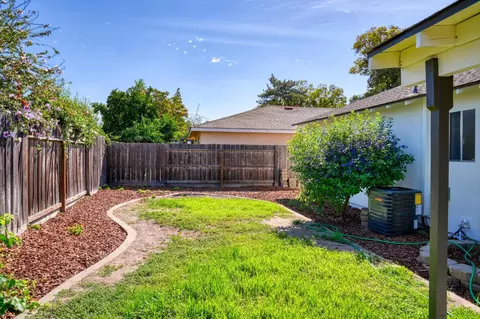 Exterior - 2801 Sapphire Dr, Modesto, CA 95355 photo 9 of 10