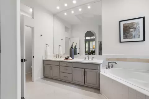 Bath - 2722 Emerald Bay Dr, Davis, CA 95618 photo 4 of 8