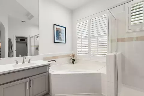 Bath - 2722 Emerald Bay Dr, Davis, CA 95618 photo 3 of 8