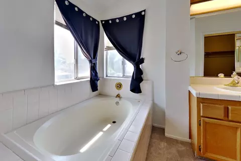 Bath - 1219 Mohr Cir, Manteca, CA 95337 photo 4 of 9