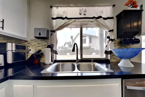 Kitchen - 1219 Mohr Cir, Manteca, CA 95337 photo 9 of 11