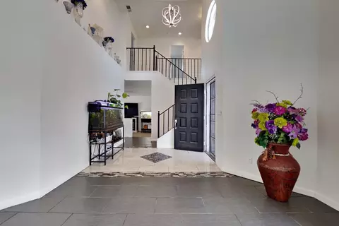 Entry Way - 1219 Mohr Cir, Manteca, CA 95337 photo 4 of 17