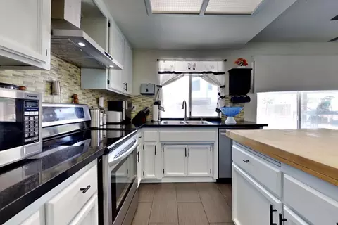 Kitchen - 1219 Mohr Cir, Manteca, CA 95337 photo 5 of 11