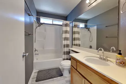 Bath - 1219 Mohr Cir, Manteca, CA 95337 photo 8 of 9