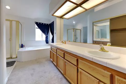 Bath - 1219 Mohr Cir, Manteca, CA 95337 photo 3 of 9