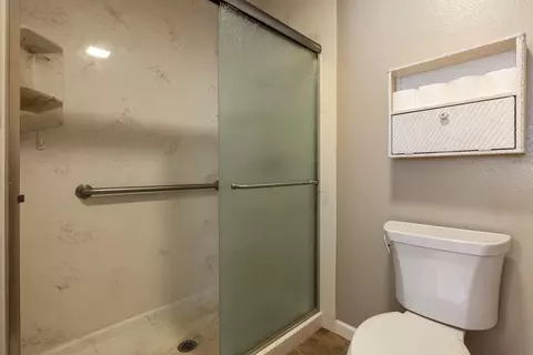 Bath - 1625 Fernandes St, Modesto, CA 95355 photo 2 of 3
