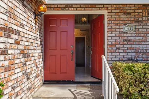 Entry Way - 1625 Fernandes St, Modesto, CA 95355 photo 1 of 11