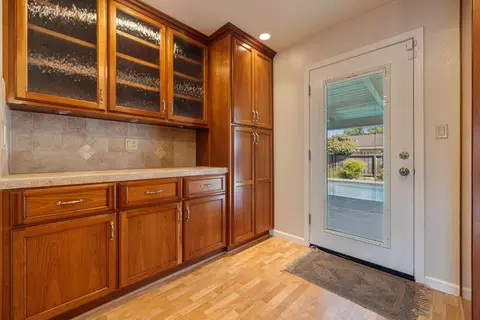 Entry Way - 1625 Fernandes St, Modesto, CA 95355 photo 2 of 11
