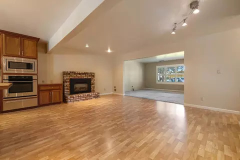 Living - 1625 Fernandes St, Modesto, CA 95355 photo 4 of 5