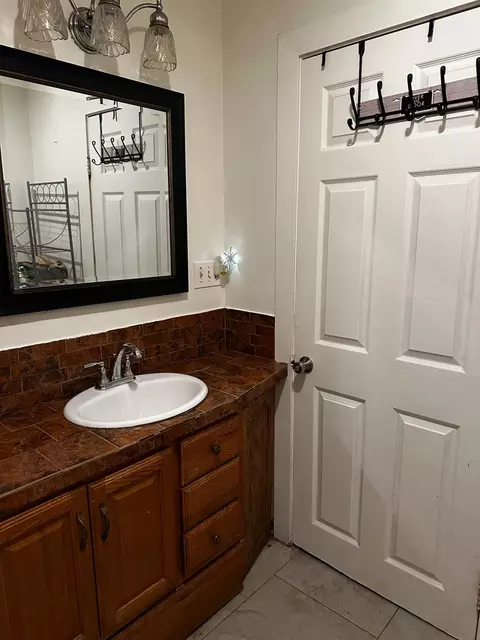 Bath - 7509 Winter Ln, Placerville, CA 95667 photo 1 of 2