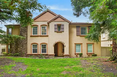 8004 Linda Isle Ln, Sacramento, CA 95831