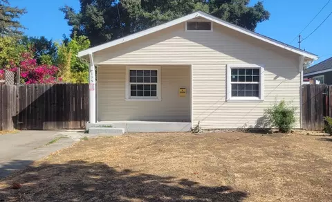135 Oak Ave, Woodland, CA 95695