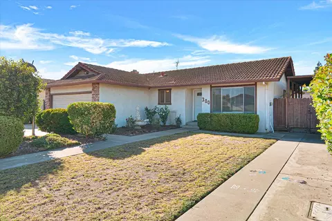 Exterior - 300 Brian Ln, Turlock, CA 95382 photo 3 of 5