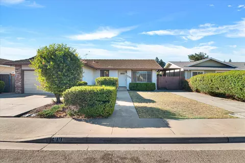 Exterior - 300 Brian Ln, Turlock, CA 95382 photo 1 of 5