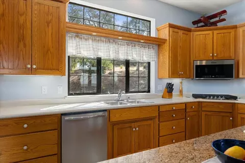 Kitchen - 7410 White Oak Dr, Placerville, CA 95667 photo 4 of 5