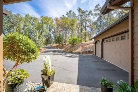 Exterior - 7410 White Oak Dr, Placerville, CA 95667 photo 3 of 15