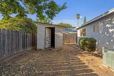 Exterior - 1901 Milpas Ln, Modesto, CA 95355 photo 5 of 7
