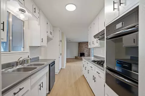 Entry Way - 1901 Milpas Ln, Modesto, CA 95355 photo 1 of 2