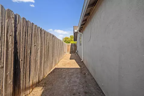 Exterior - 1901 Milpas Ln, Modesto, CA 95355 photo 7 of 7