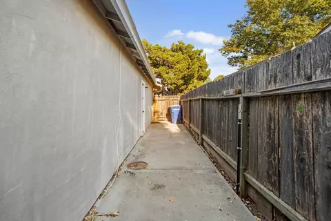 Exterior - 1901 Milpas Ln, Modesto, CA 95355 photo 6 of 7