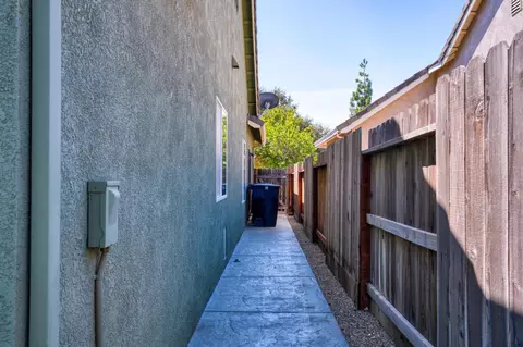 Entry Way - 3529 Isabella Dr, Modesto, CA 95355 photo 4 of 4