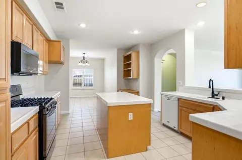 Kitchen - 3529 Isabella Dr, Modesto, CA 95355 photo 4 of 5