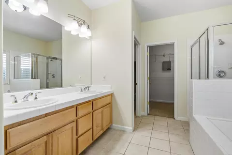 Bath - 3529 Isabella Dr, Modesto, CA 95355 photo 1 of 3