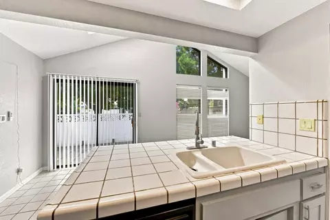 Kitchen - 5905 Lucinda Ln, Carmichael, CA 95608 photo 2 of 6