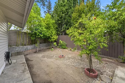 Exterior - 5905 Lucinda Ln, Carmichael, CA 95608 photo 4 of 11