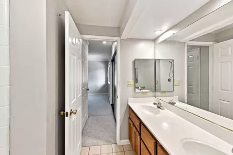 Bath - 5905 Lucinda Ln, Carmichael, CA 95608 photo 5 of 5