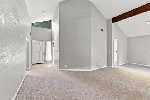 Entry Way - 5905 Lucinda Ln, Carmichael, CA 95608 photo 1 of 3