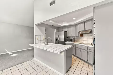 Kitchen - 5905 Lucinda Ln, Carmichael, CA 95608 photo 5 of 6