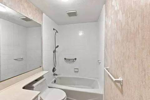 Bath - 5905 Lucinda Ln, Carmichael, CA 95608 photo 2 of 5