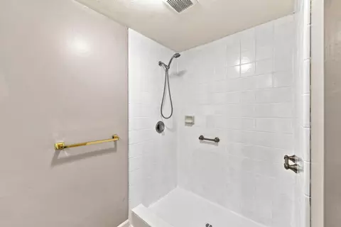 Bath - 5905 Lucinda Ln, Carmichael, CA 95608 photo 4 of 5