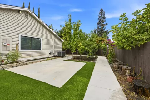 Exterior - 5905 Lucinda Ln, Carmichael, CA 95608 photo 11 of 11