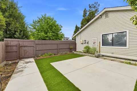 Exterior - 5905 Lucinda Ln, Carmichael, CA 95608 photo 10 of 11