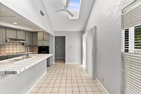 Entry Way - 5905 Lucinda Ln, Carmichael, CA 95608 photo 2 of 3