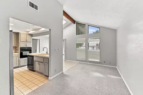 Living - 5905 Lucinda Ln, Carmichael, CA 95608 photo 4 of 5