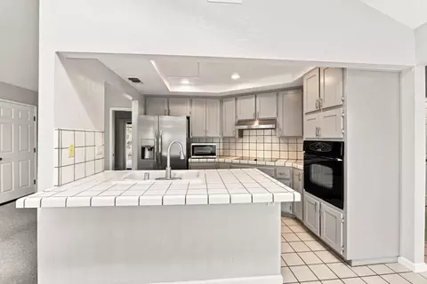Kitchen - 5905 Lucinda Ln, Carmichael, CA 95608 photo 4 of 6