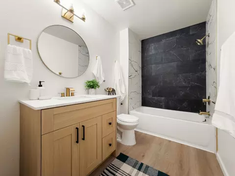 Bath - 607 Brandywine Dr, Lodi, CA 95240 photo 2 of 3