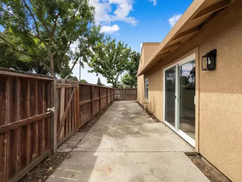 Exterior - 607 Brandywine Dr, Lodi, CA 95240 photo 4 of 9